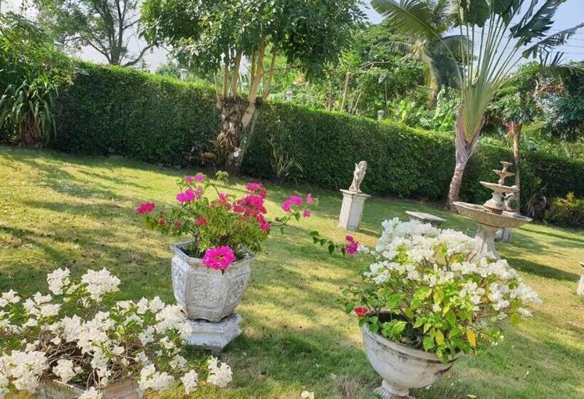 Отель The Majestic Sakon Nakhon