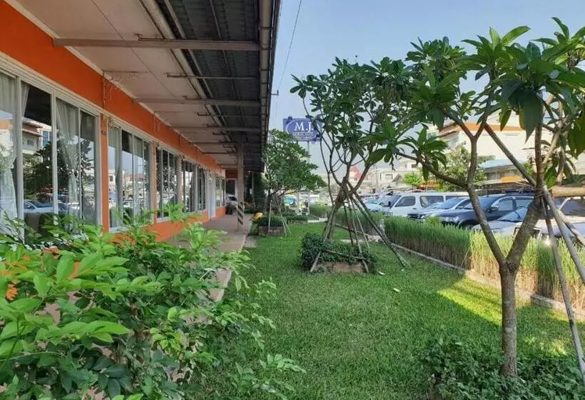 ホテル The Majestic Sakon Nakhon