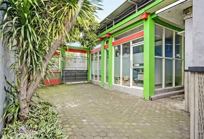 Hotelli Spot On 92086 Fun Guesthouse