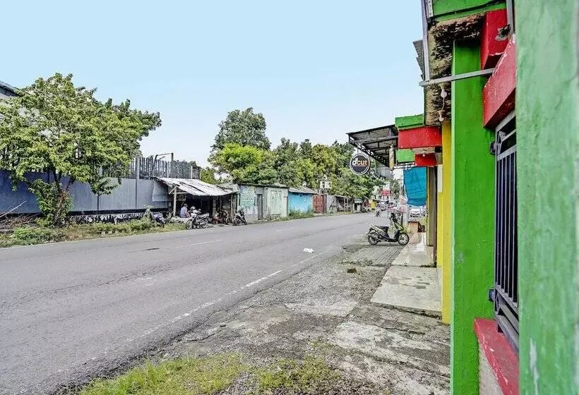 Hotelli Spot On 92086 Fun Guesthouse