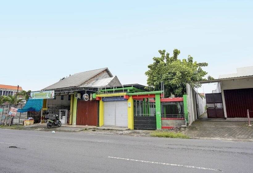 فندق Spot On 92086 Fun Guesthouse