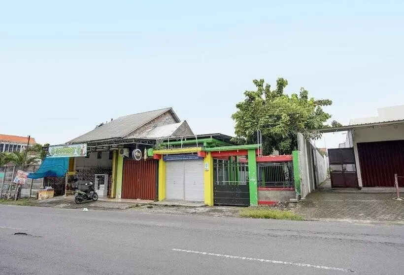 Hotelli Spot On 92086 Fun Guesthouse