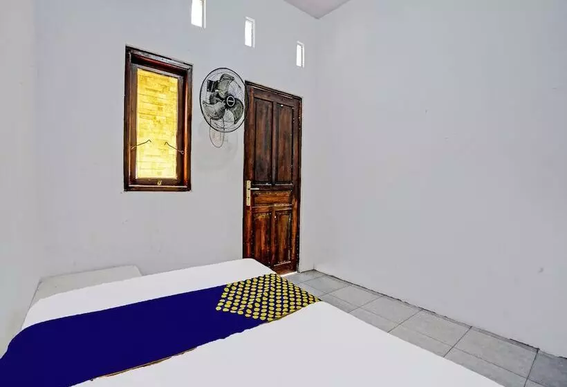 Hotelli Spot On 92086 Fun Guesthouse