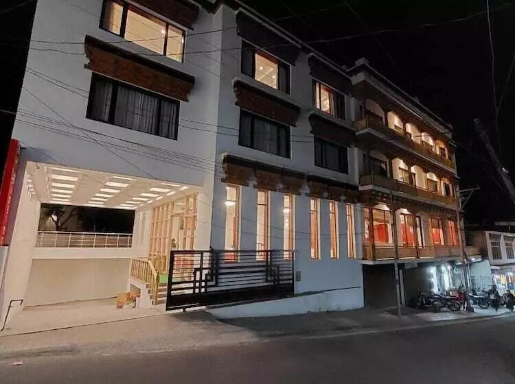 هتل Old Road Mansion