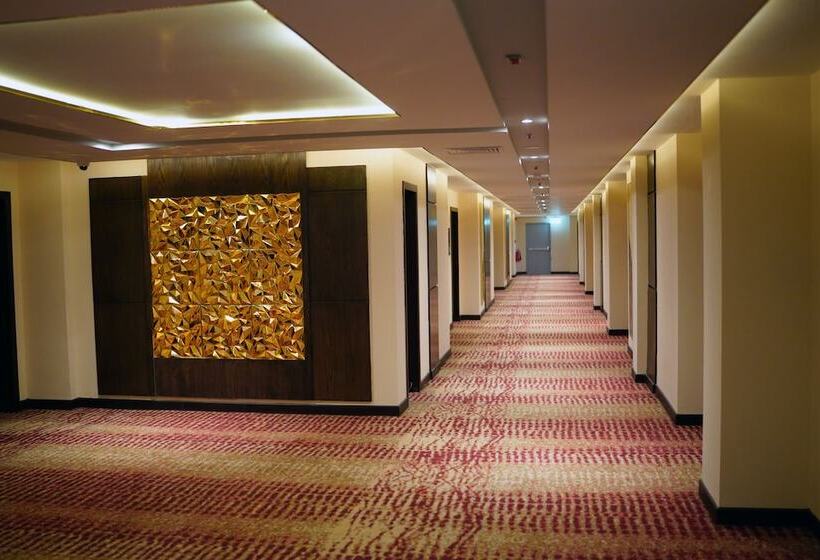 هتل Ramada By Wyndham Murree Lower Topa Resort