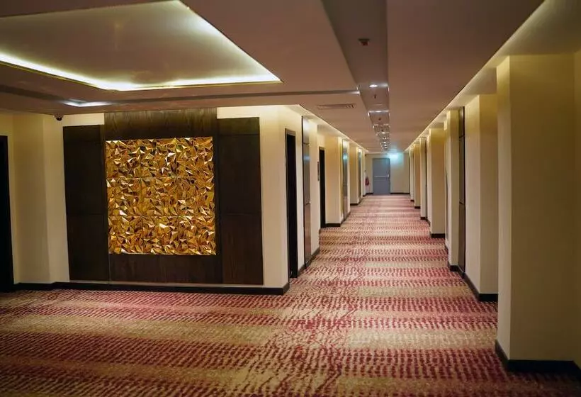 هتل Ramada By Wyndham Murree Lower Topa Resort