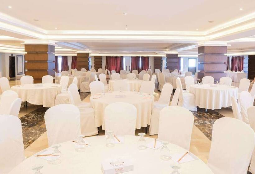 هتل Ramada By Wyndham Murree Lower Topa Resort