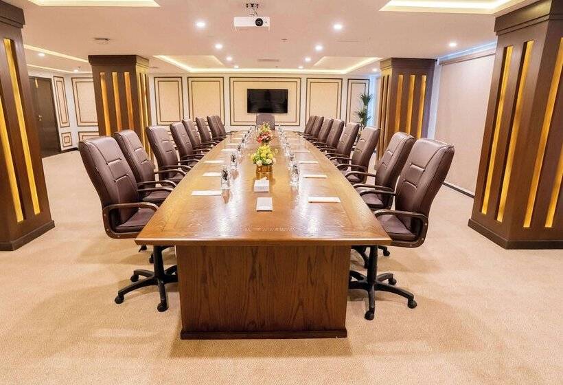 هتل Ramada By Wyndham Murree Lower Topa Resort