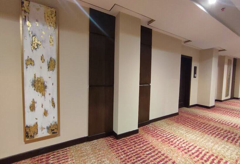 هتل Ramada By Wyndham Murree Lower Topa Resort