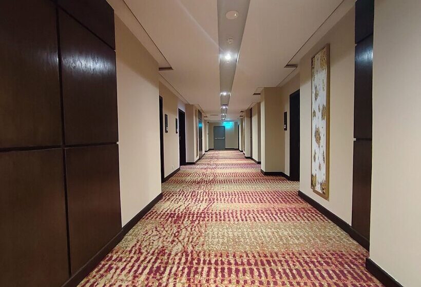 هتل Ramada By Wyndham Murree Lower Topa Resort