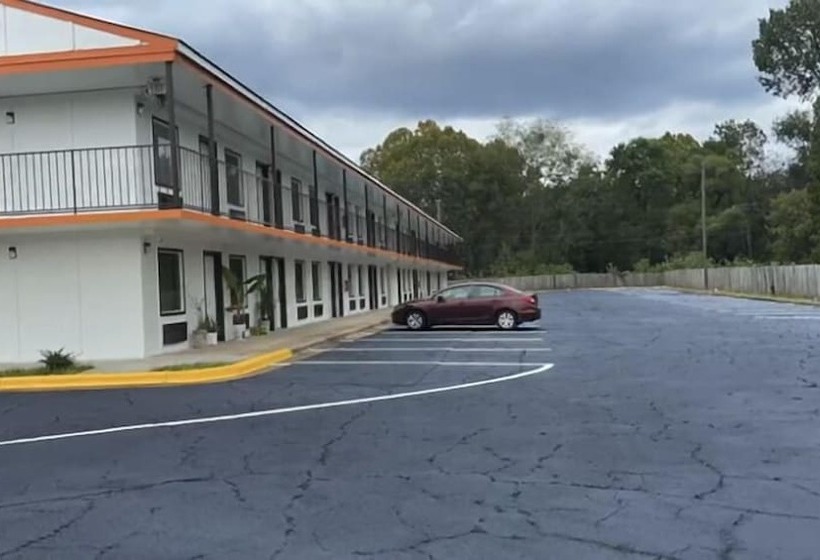 فندق على الطريق Luxury Inn