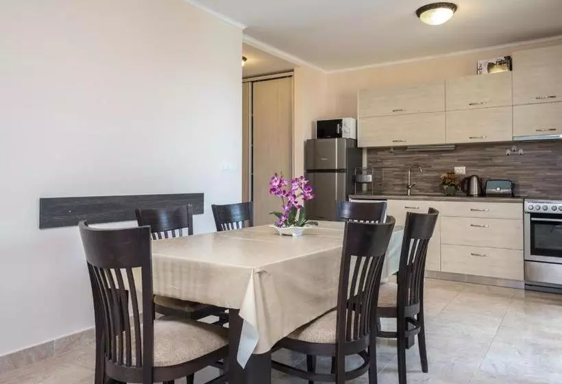 هتل Apartments In Esteban Complex