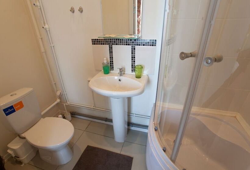 בית מלון כפרי Bridge Inn