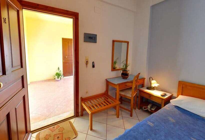 هتل Galissas Studios