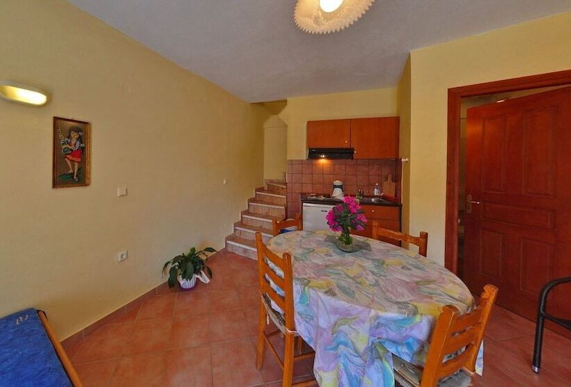 هتل Galissas Studios