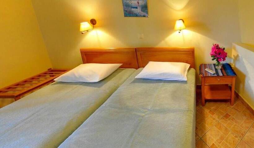 هتل Galissas Studios