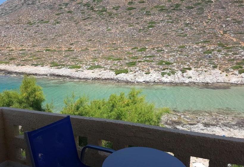 Отель Little Bay Apartments