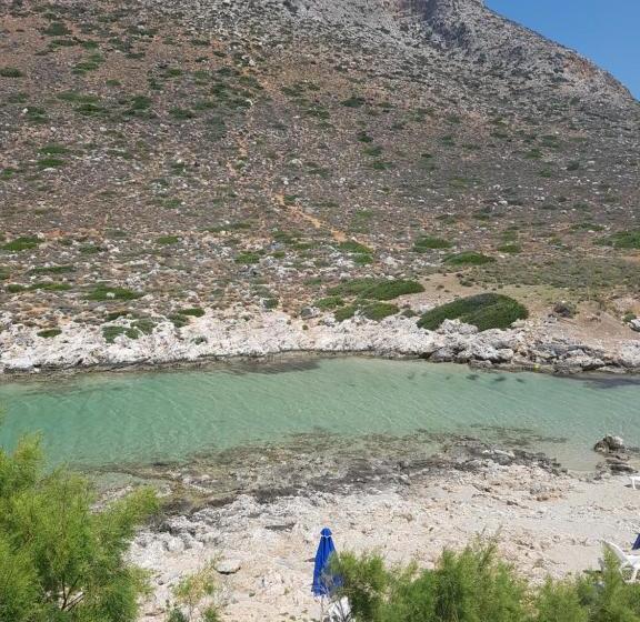 Отель Little Bay Apartments