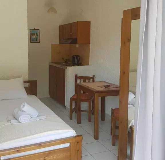 ホテル Little Bay Apartments