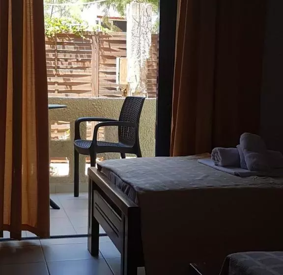 ホテル Little Bay Apartments