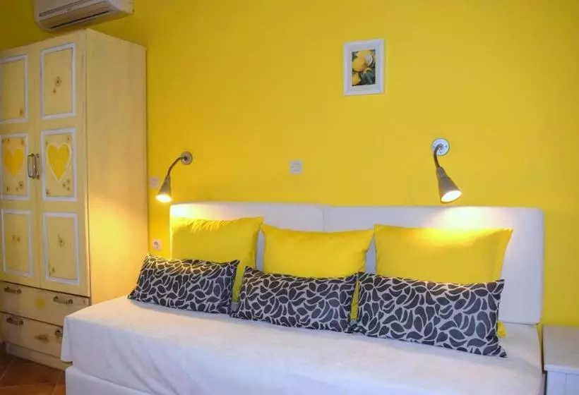 ホテル Simatos Apartments & Studios