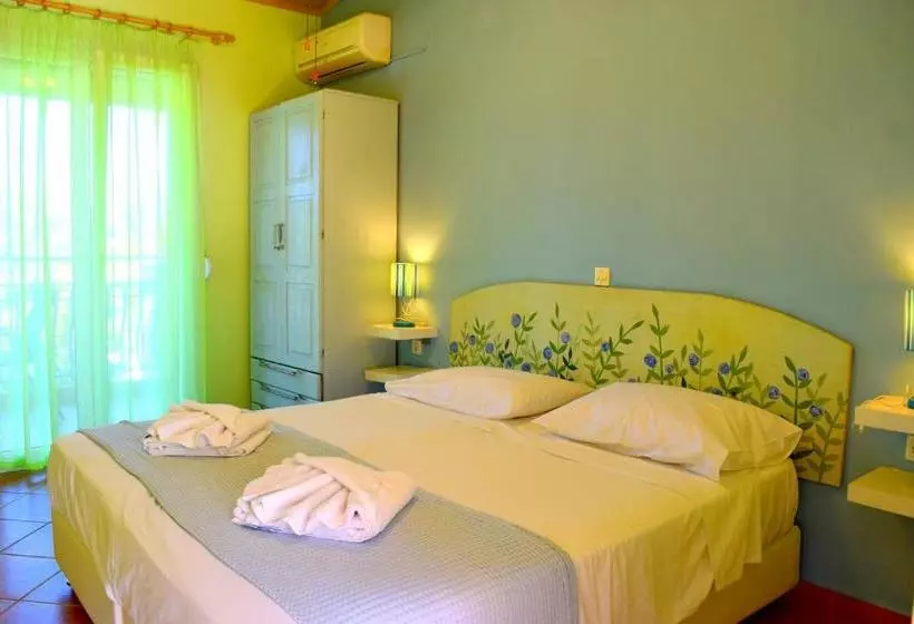 ホテル Simatos Apartments & Studios