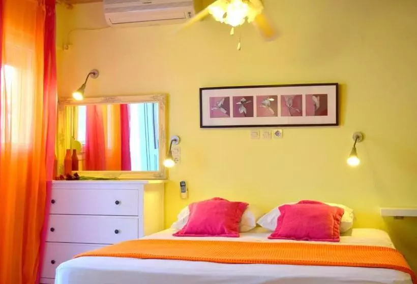ホテル Simatos Apartments & Studios
