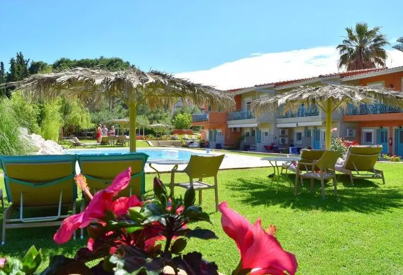ホテル Simatos Apartments & Studios