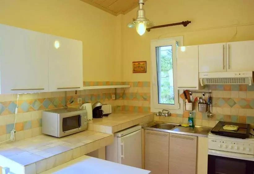 ホテル Simatos Apartments & Studios