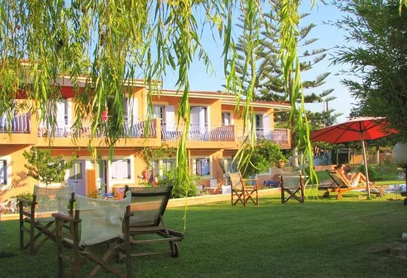 ホテル Simatos Apartments & Studios