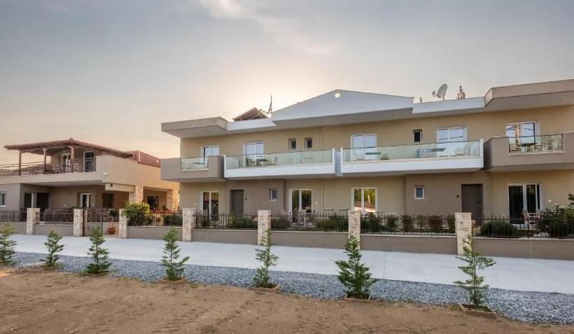 Lagaria  And Apartments