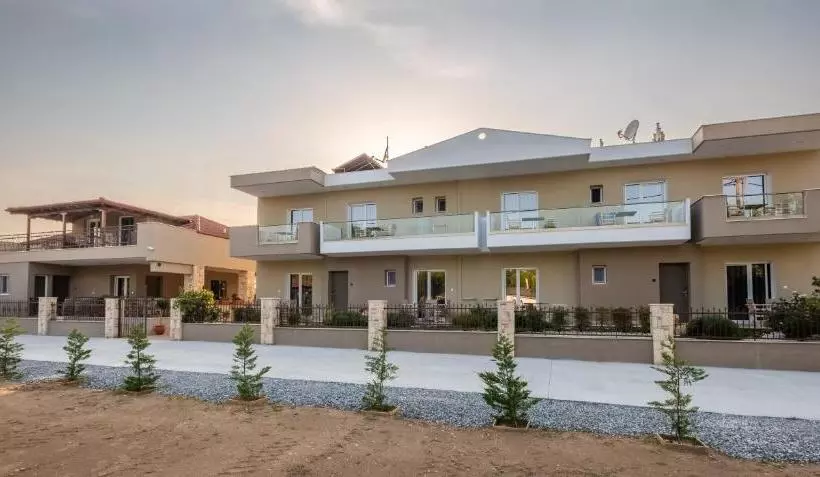 Lagaria  And Apartments