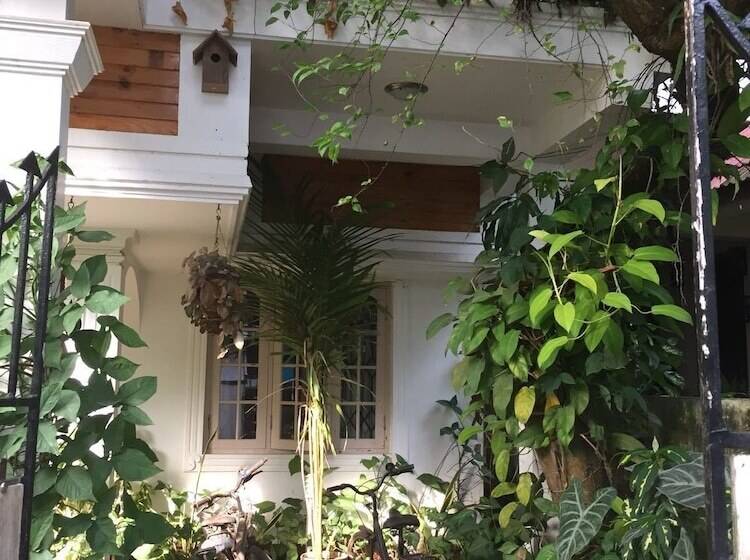 مبيت وإفطار Nathan S Holiday Home