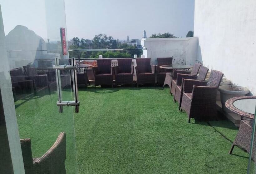 Hotell Le Roi Jammu Near Jammu Railway Station