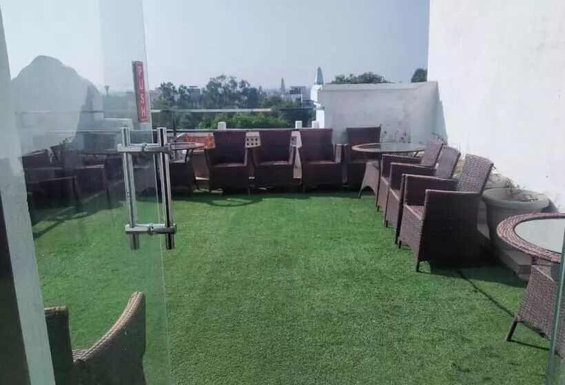 ホテル Le Roi Jammu   Near Jammu Railway Station