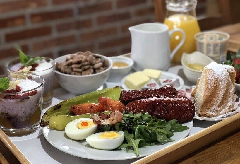 ホテル Pension Laura