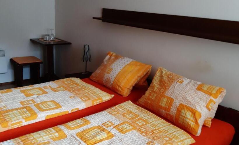 هتل Penzion A Vinoteka Hrozen