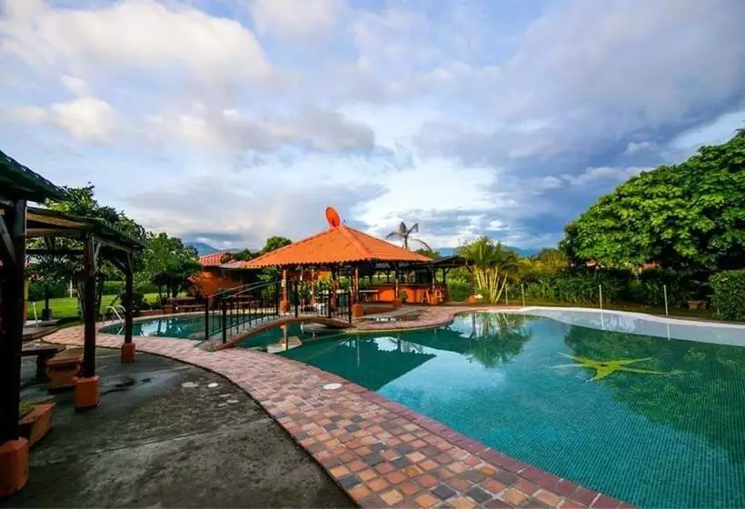 هتل Rancho León