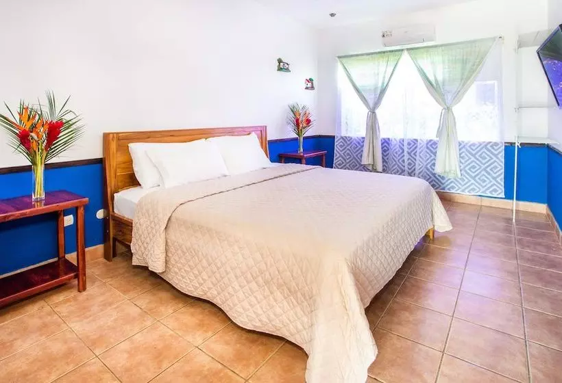 هتل Rancho León