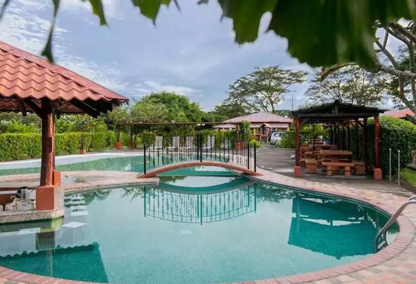 هتل Rancho León