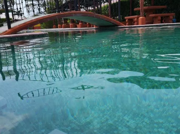 هتل Rancho León
