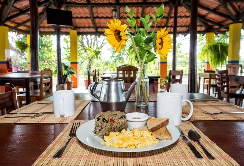 هتل Rancho León