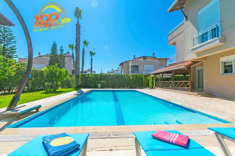 Hotelli Paradise Town Villa Alison