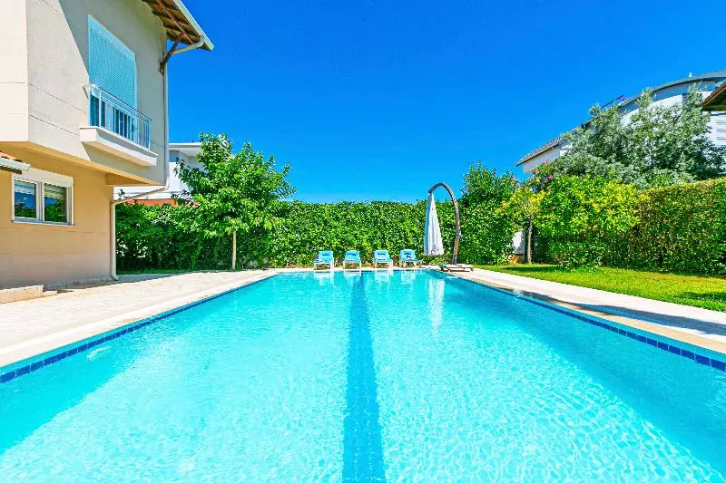 Hotelli Paradise Town Villa Alison