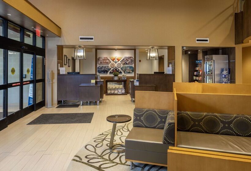 Отель Best Western Plus Franciscan Square Inn & Suites  Steubenville