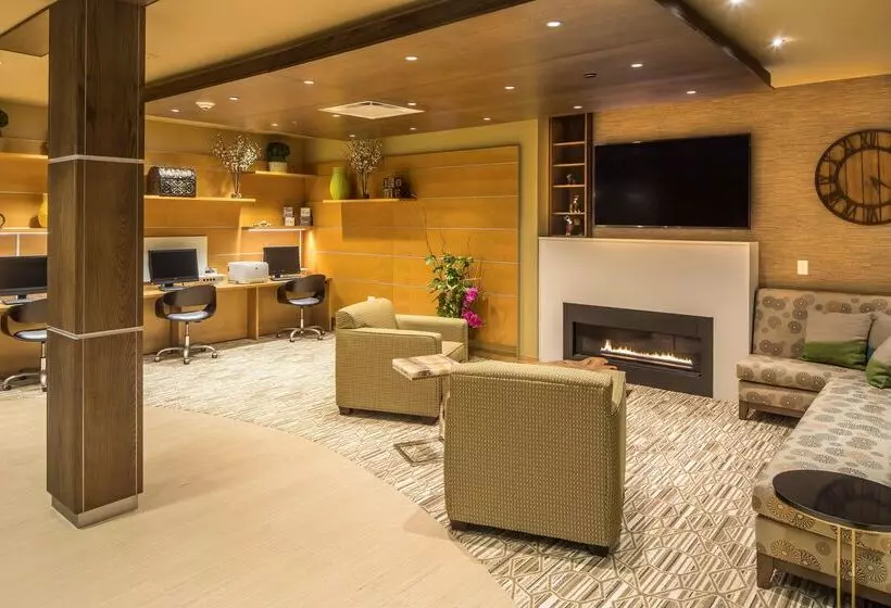 ホテル Best Western Plus Franciscan Square Inn & Suites  Steubenville