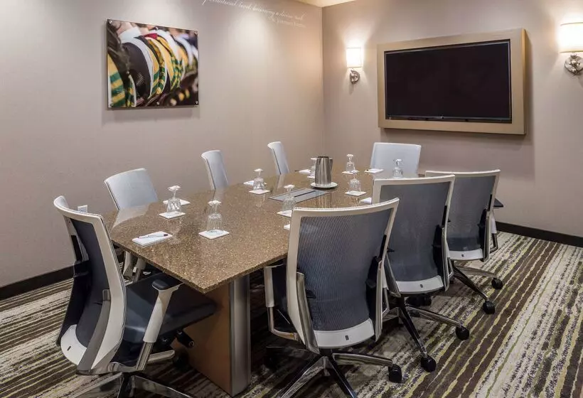 ホテル Best Western Plus Franciscan Square Inn & Suites  Steubenville