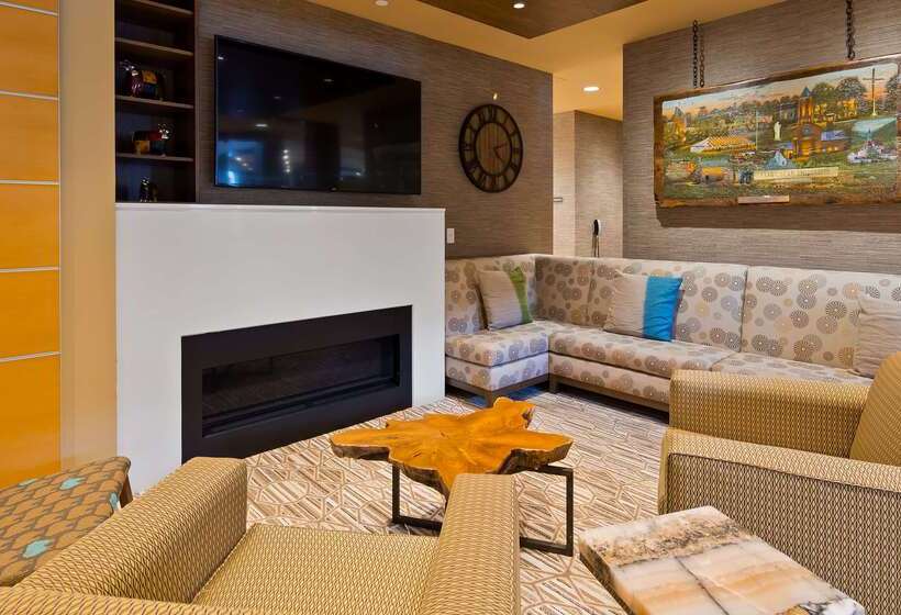 Отель Best Western Plus Franciscan Square Inn & Suites  Steubenville