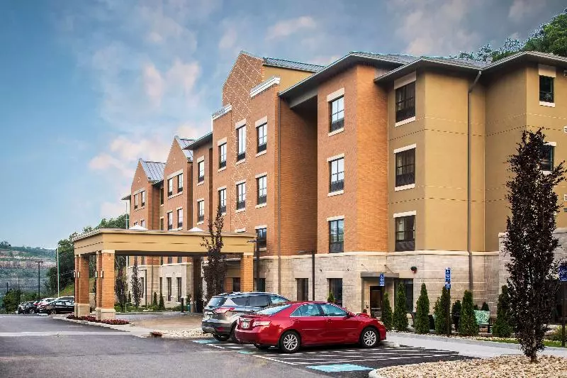 ホテル Best Western Plus Franciscan Square Inn & Suites  Steubenville