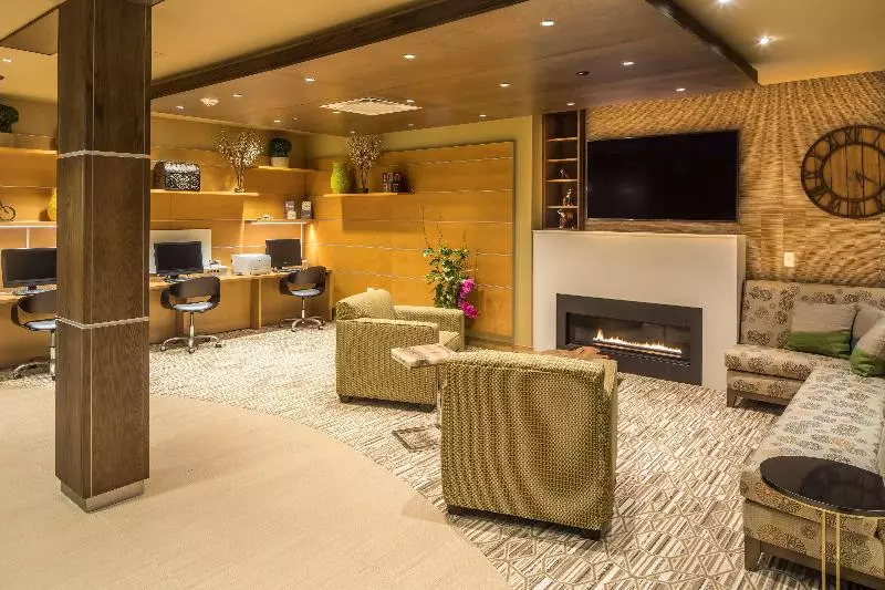 ホテル Best Western Plus Franciscan Square Inn & Suites  Steubenville